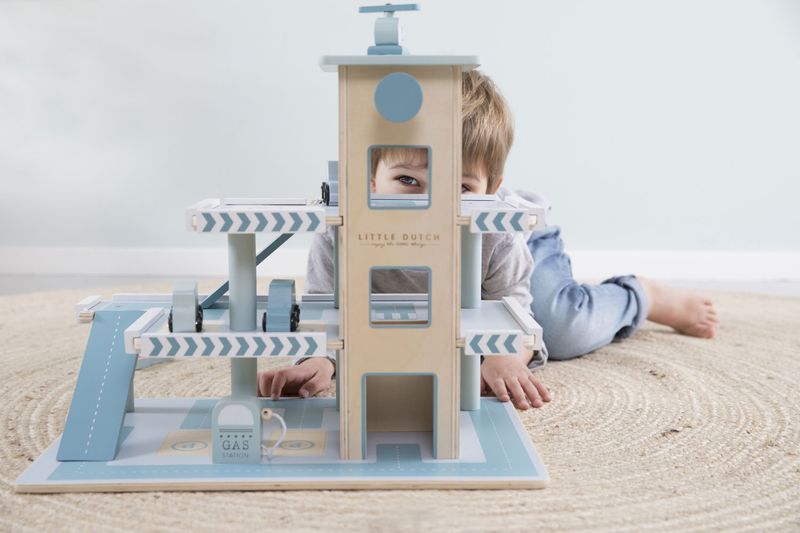 Little Dutch parkeringshus til barn i tre