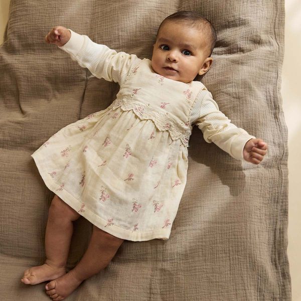 Hovedbilde Minymo ermeløs kjole til baby, White Swan